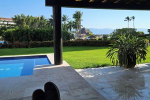 Alquiler Vacacional - Shangri-La Condo: Spacious Ground-Floor Villa, Patio to Pool/Garden/Restaurant