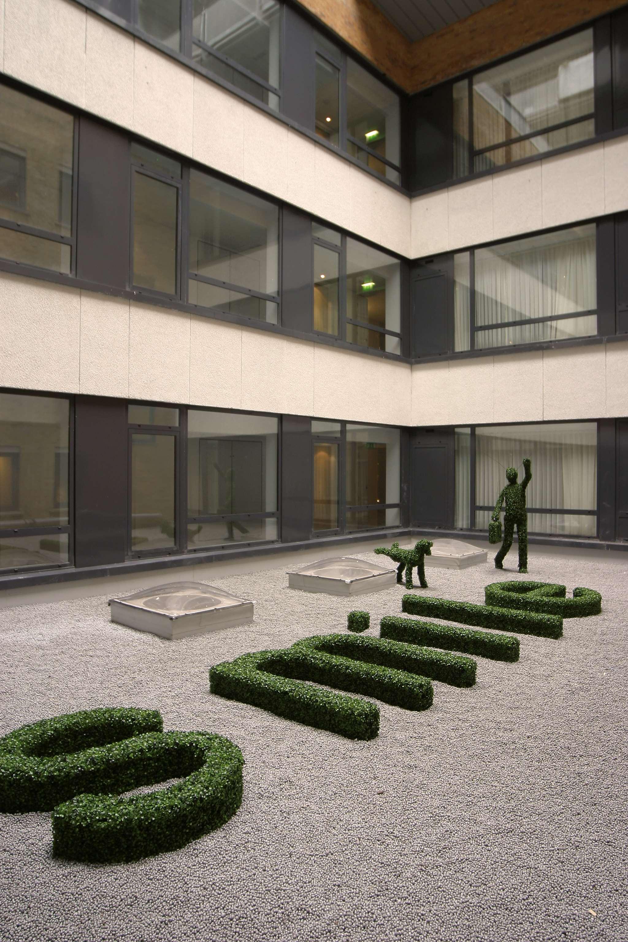 Vista Exterior Park Plaza Cardiff