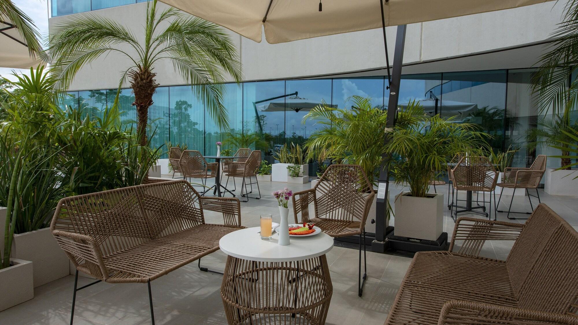 Comodidades del Alojamiento Holiday Inn Hotel & Suites Merida La Isla
