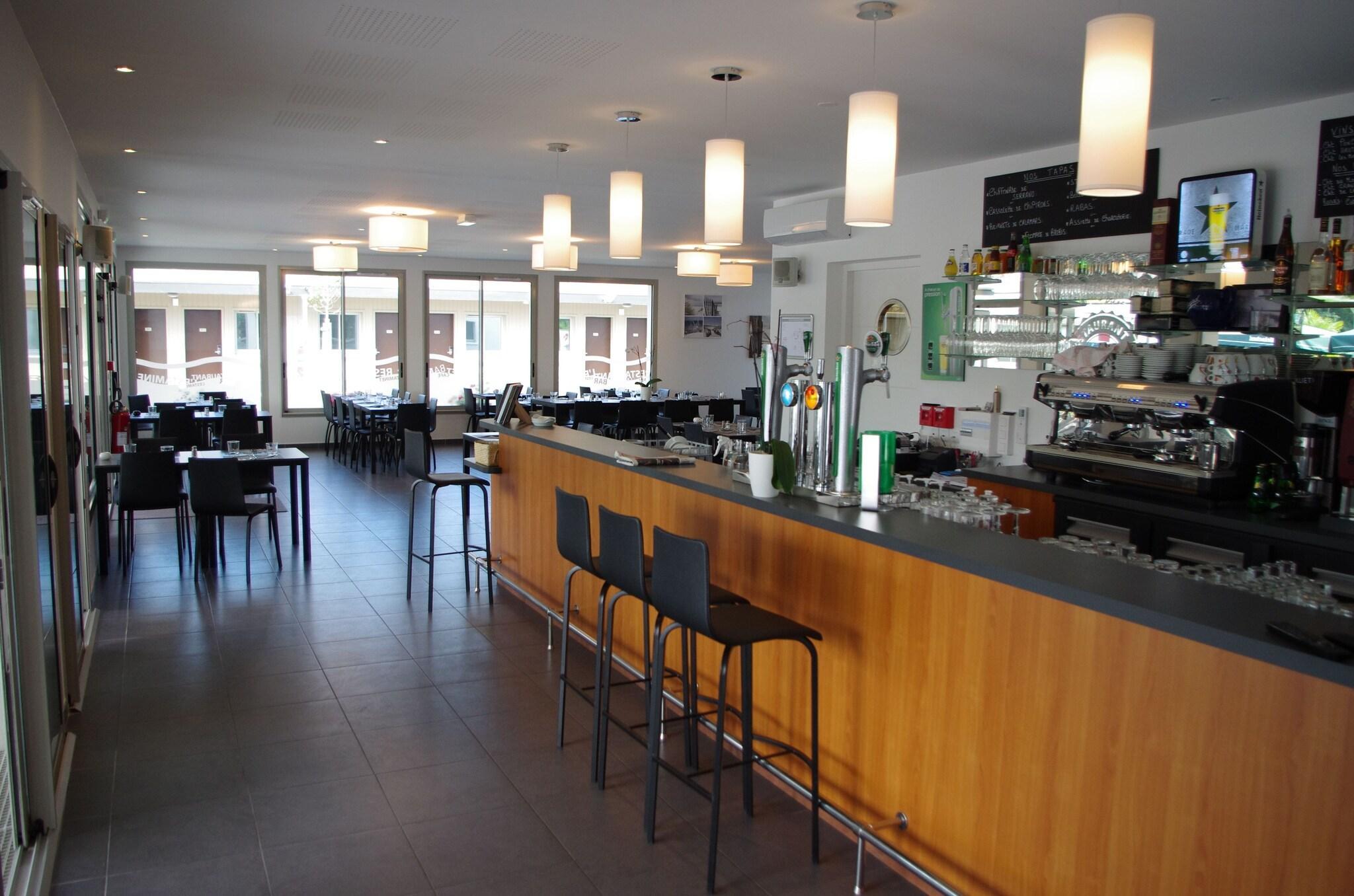 Bar/Salón Motel des Landes