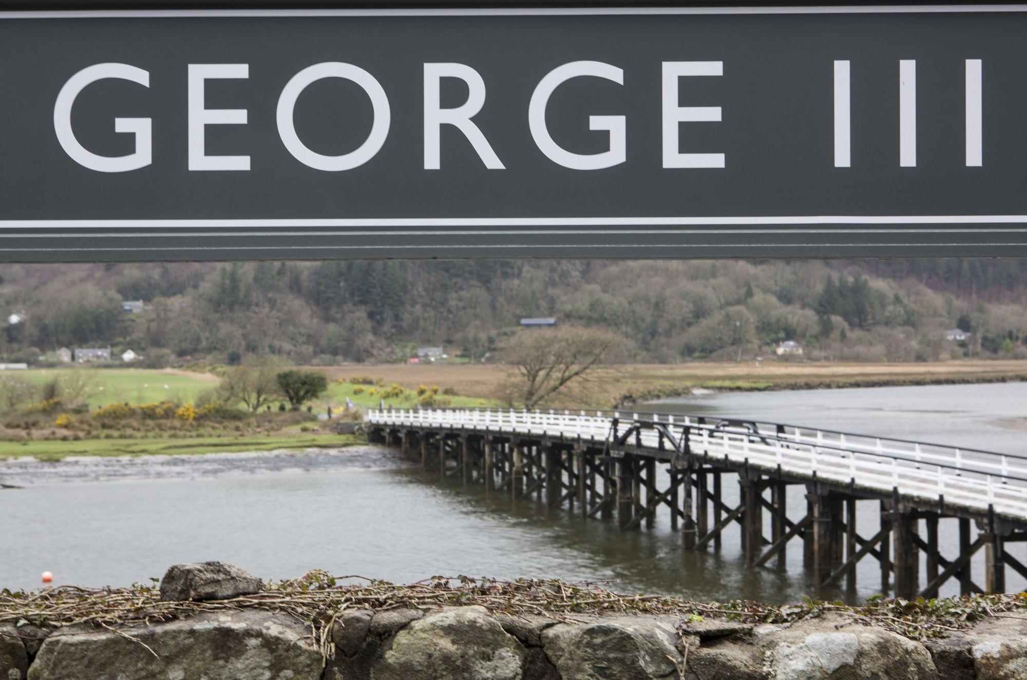 Varios George III Hotel
