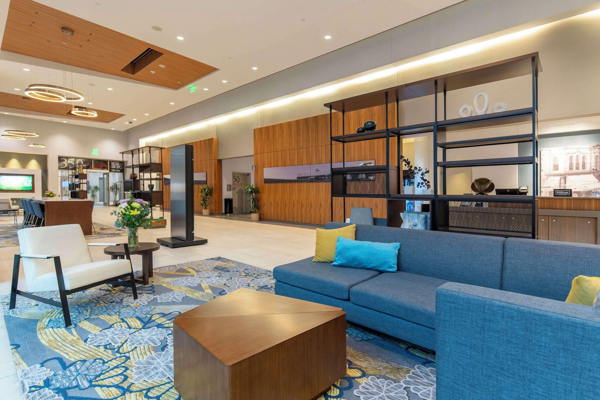 Vista Lobby Doubletree by Hilton Cedar Rapids Convention Complex
