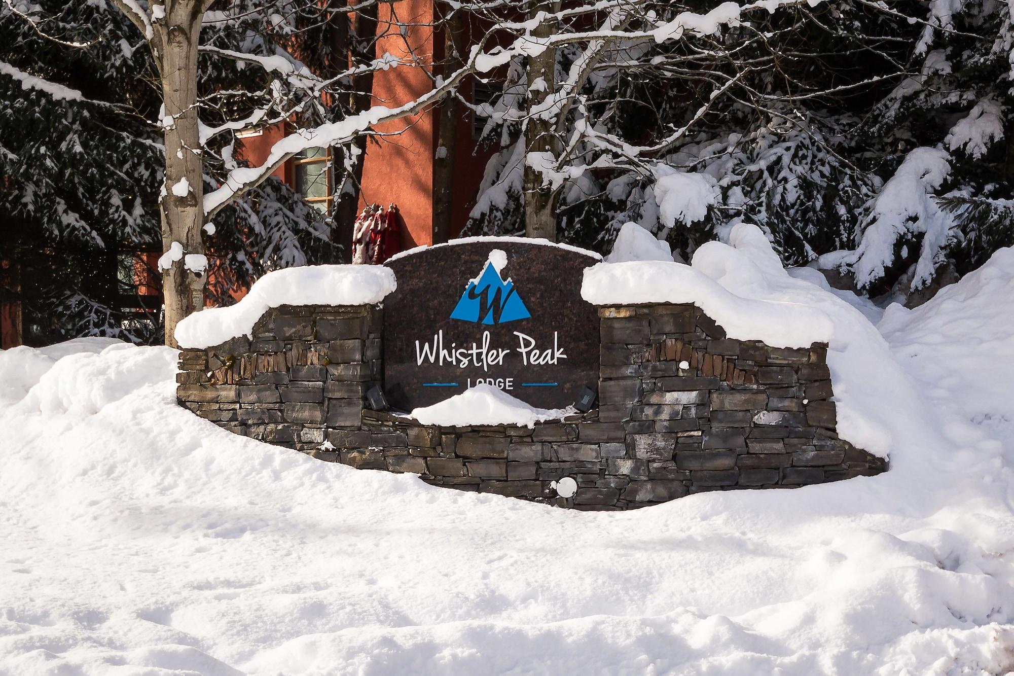 Vista Exterior Whistler Peak Lodge