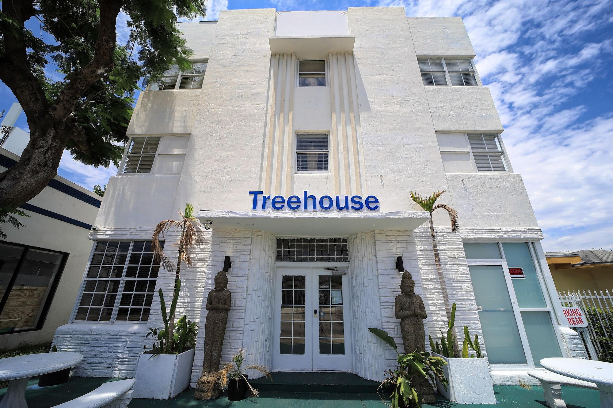 Varios Treehouse  Hotel