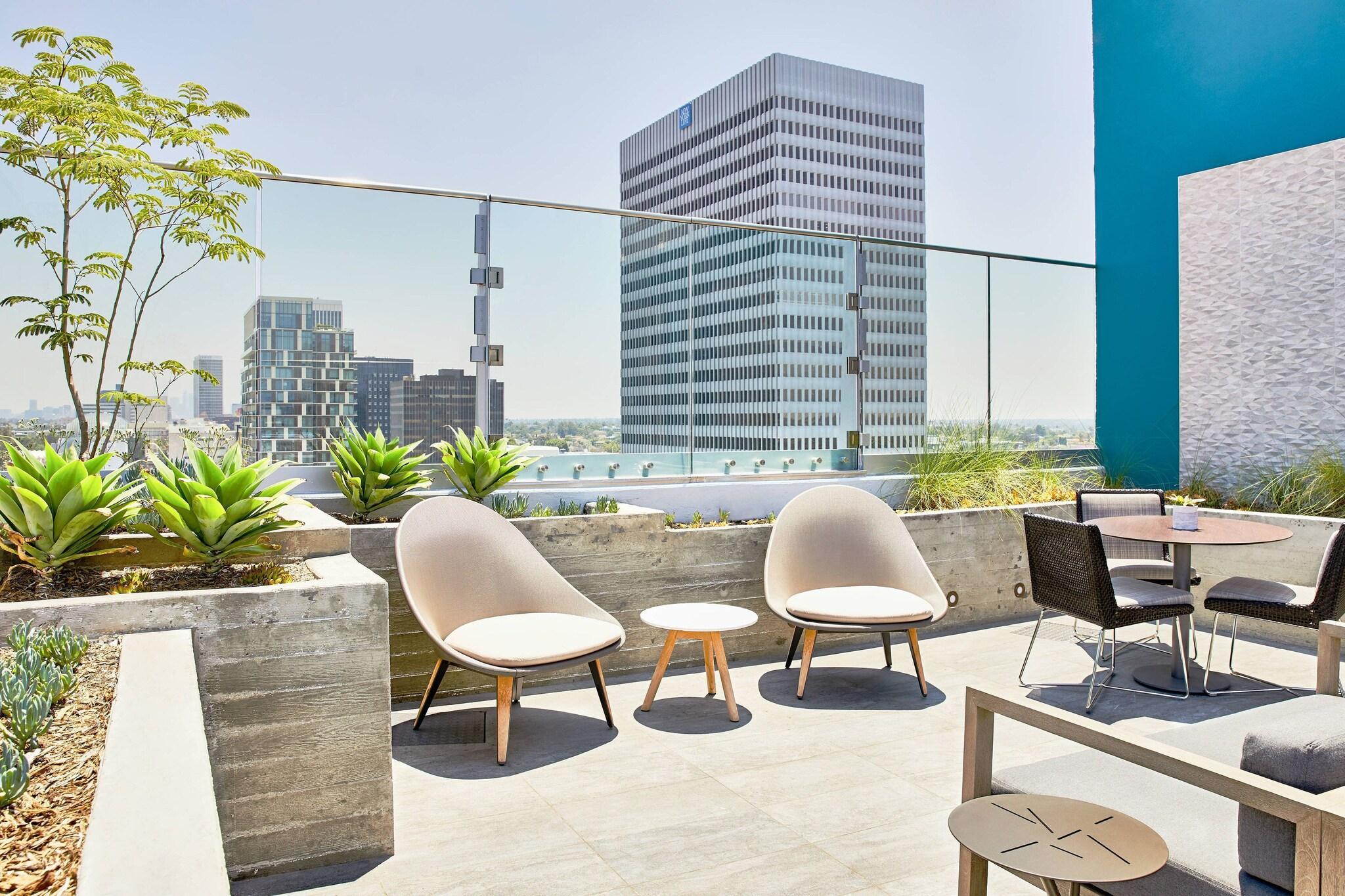 Vista Exterior AC Hotel by Marriott Beverly Hills