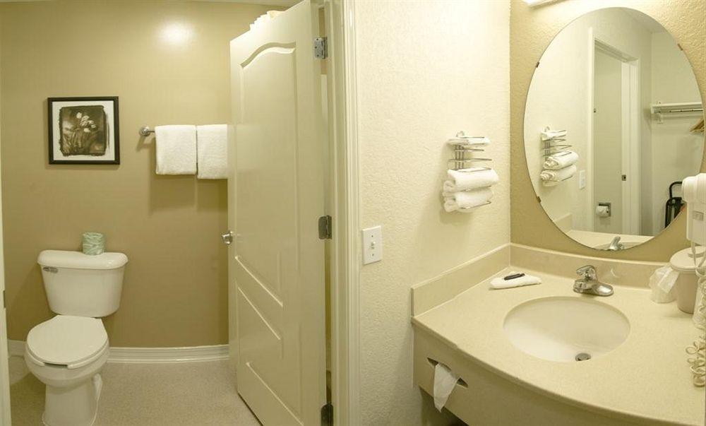 Equipamiento de Habitación Red Roof Inn & Suites Pensacola East - Milton