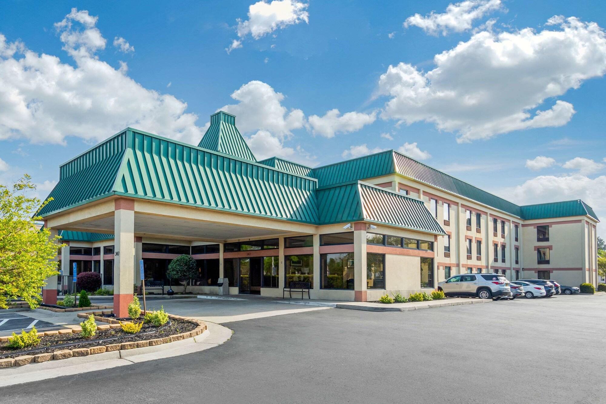Vista Exterior Quality Inn & Suites Olde Town