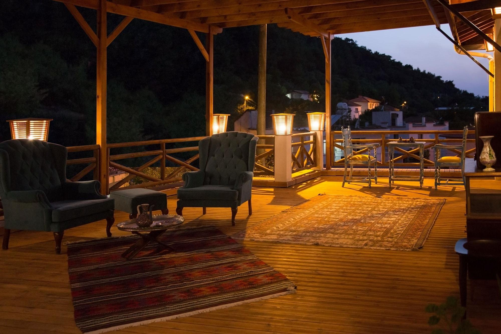 Bar/Salón Kirazli Sultan Konak