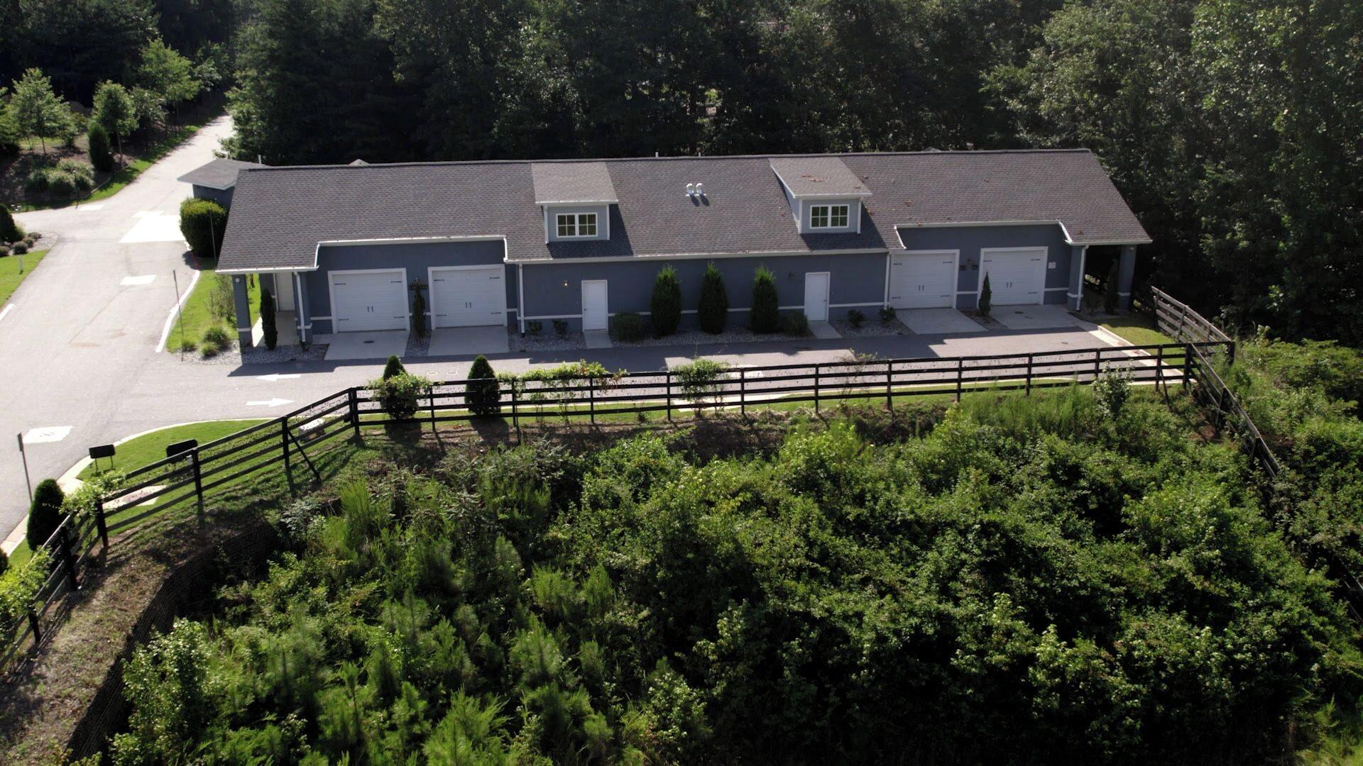 Vista Exterior Belamere Swimming Pool Suites