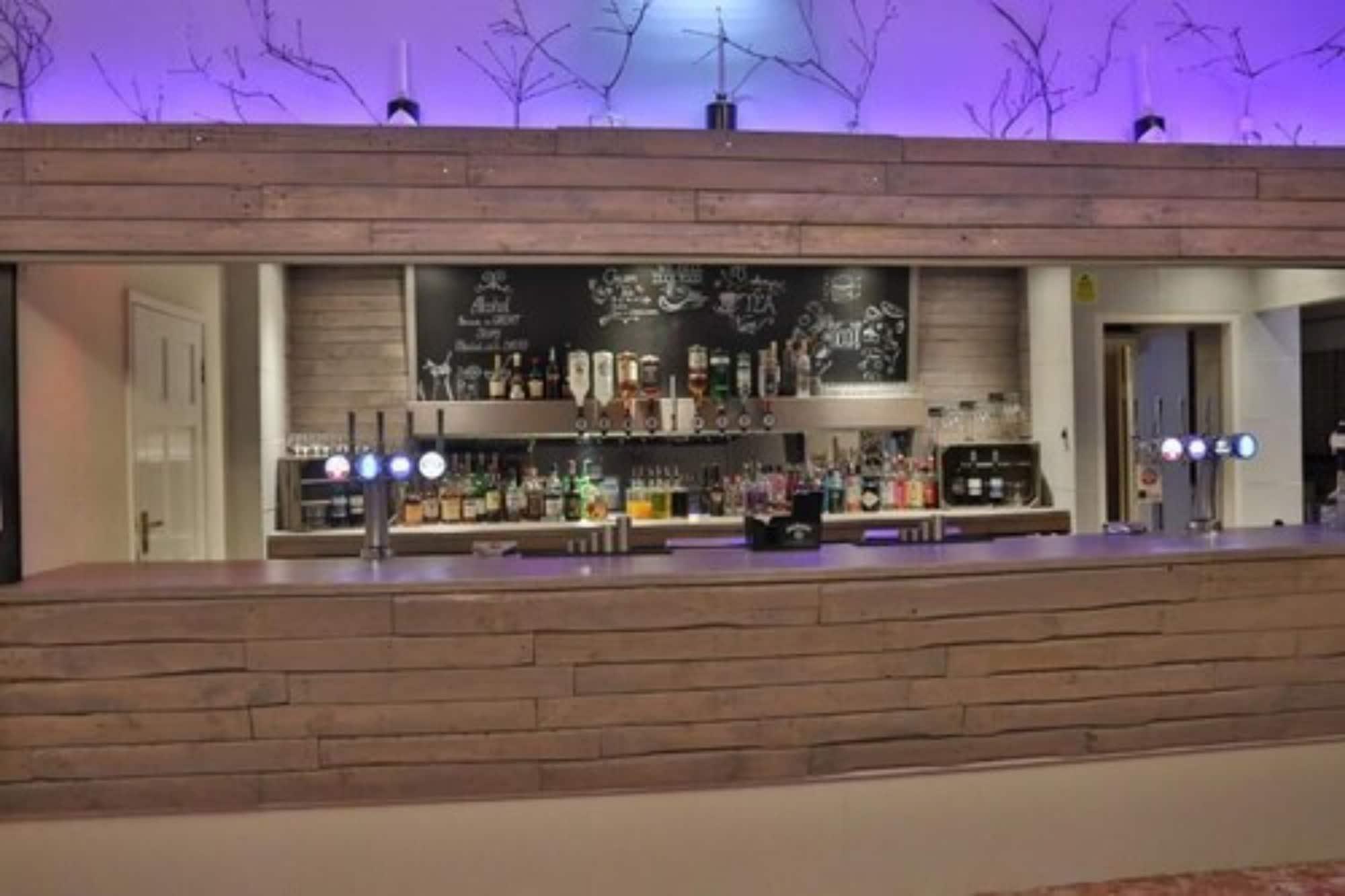 Bar/Salón The Inn on the Lake Hotel