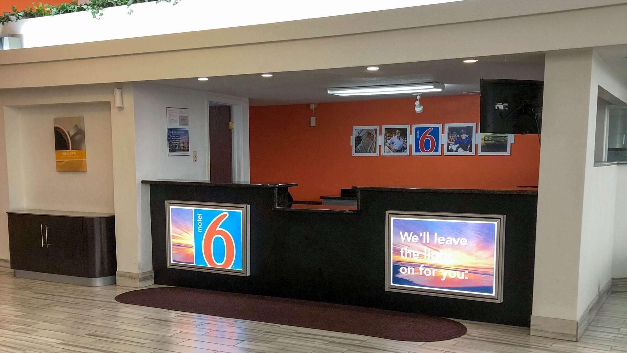 Vista Lobby Motel 6 Daytona Beach, FL - Speedway