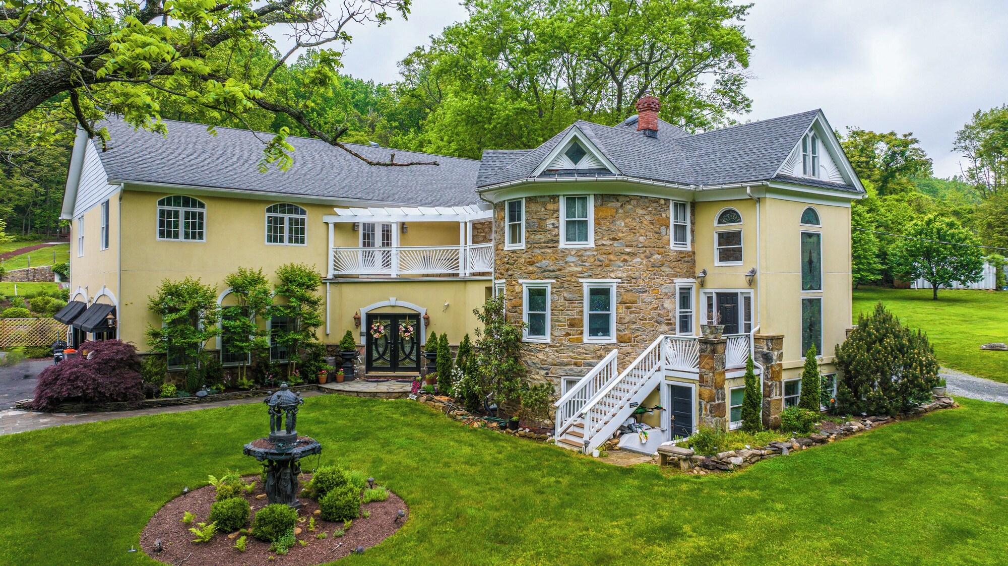Vista Exterior Stone Manor Boutique Inn