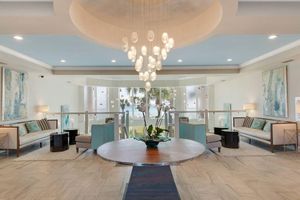 Alquiler Vacacional - Beachfront Beauty in the Heart of Destin with Discounted Beach Service!