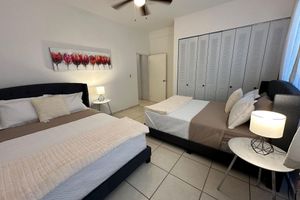 Alquiler Vacacional - Spacious 3 bdr/2 bath apartment near Buye and La Mela, full A/C, WiFi, sleeps 8