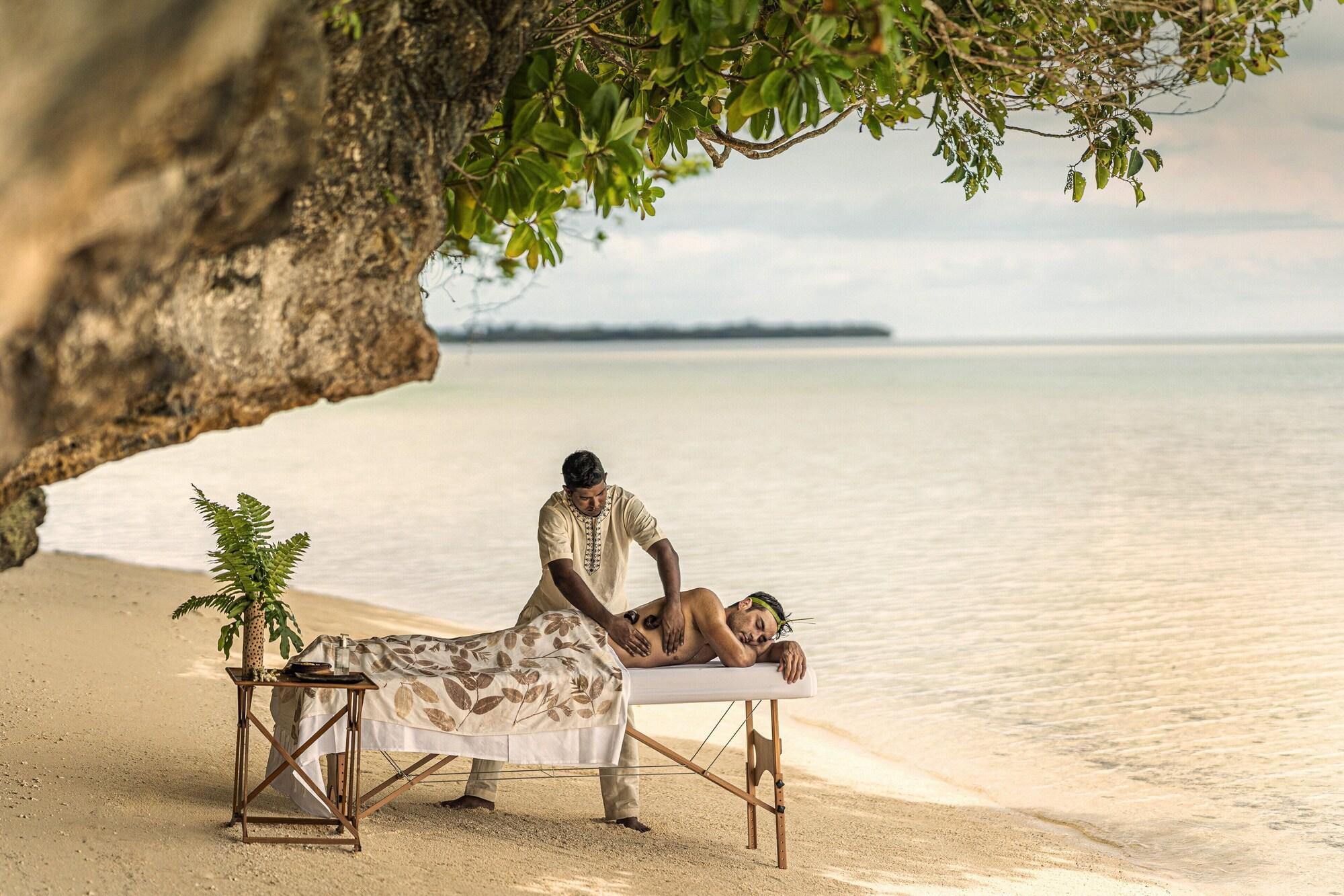 Spa Four Seasons Explorer, Palau - Cruising Resort