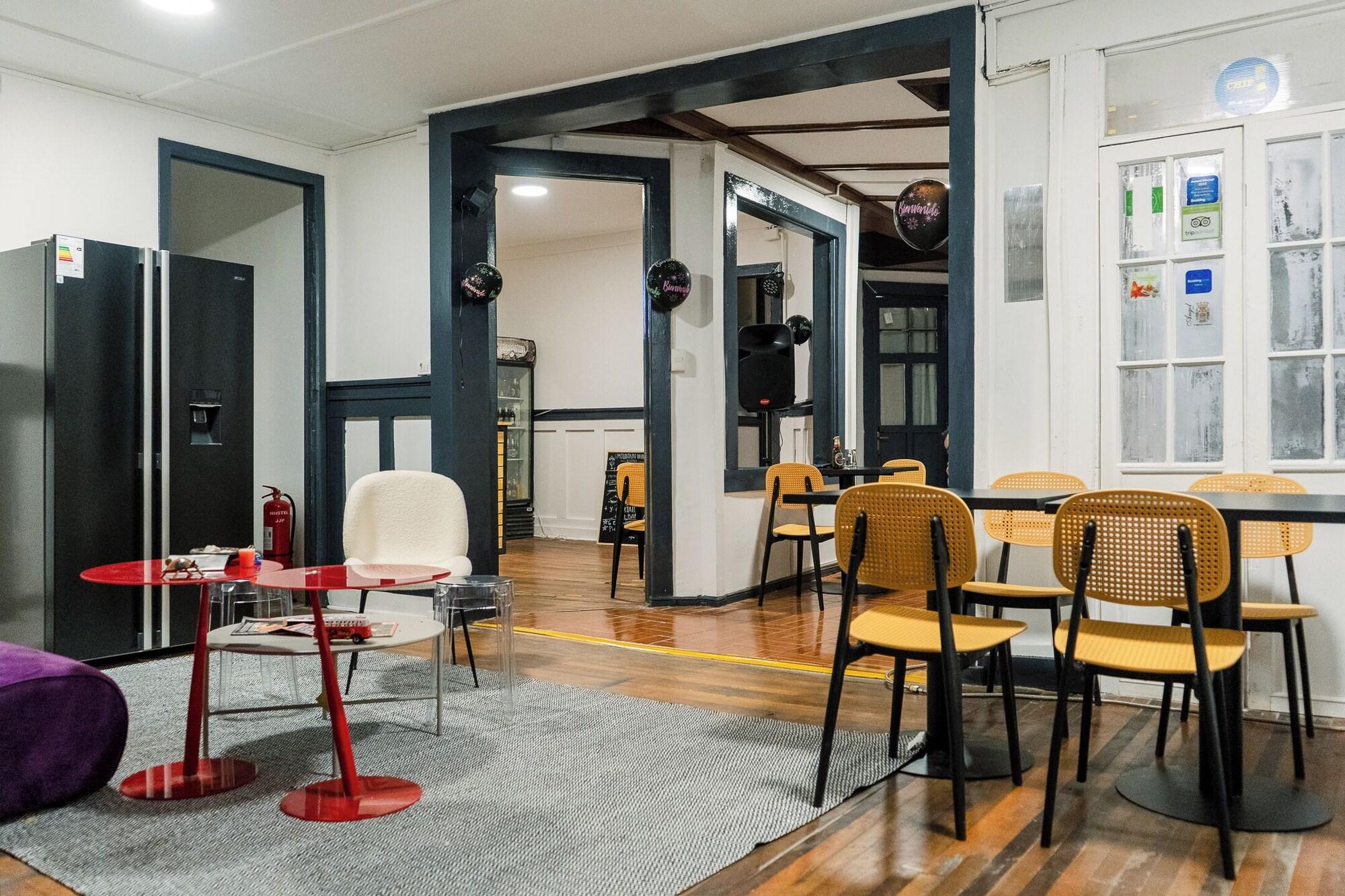 Comodidades do estabelecimento International MountainWine Hostels