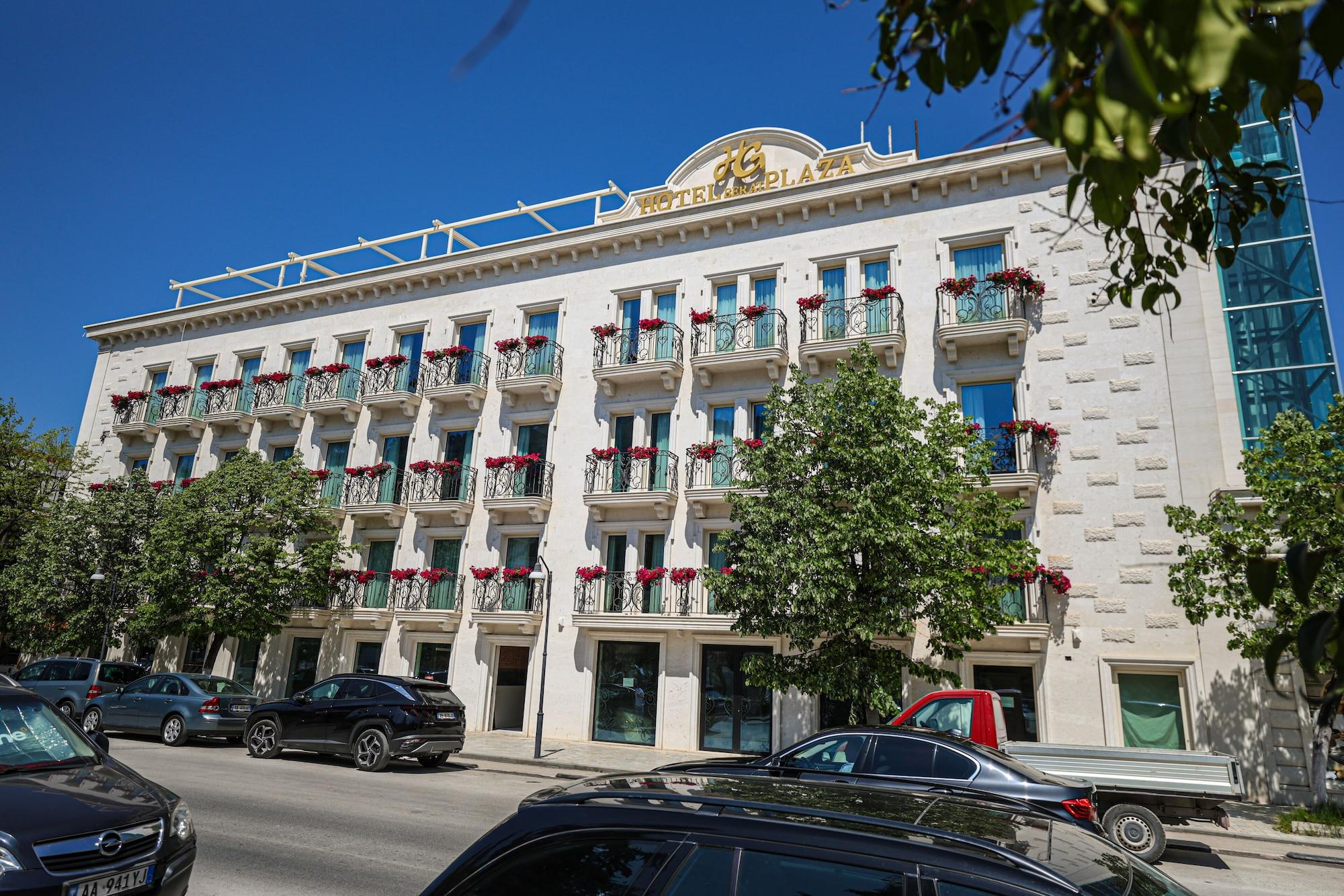 Vista Exterior Hotel Plaza Berat
