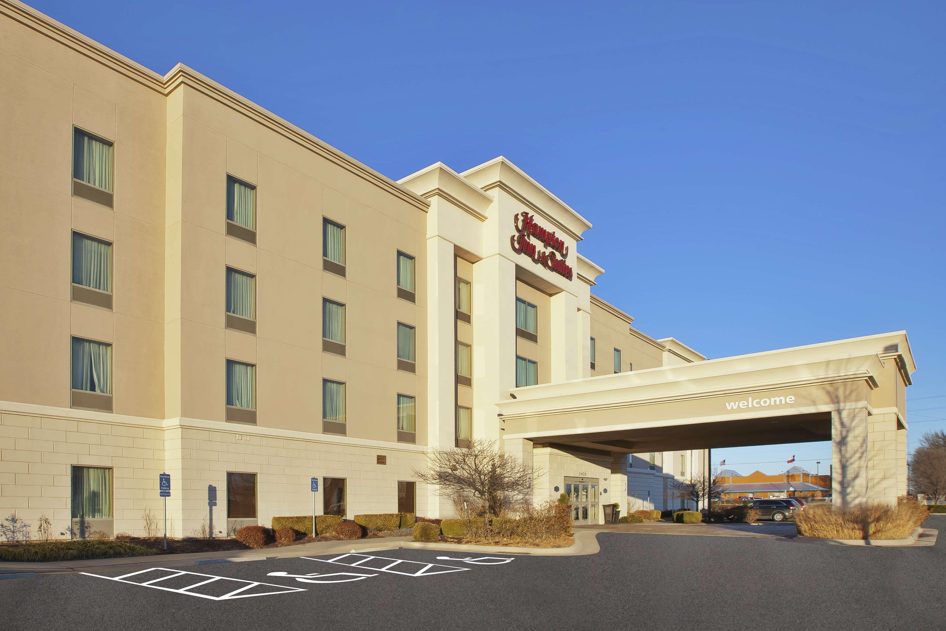 Vista Exterior Hampton Inn & Suites Wichita Northeast