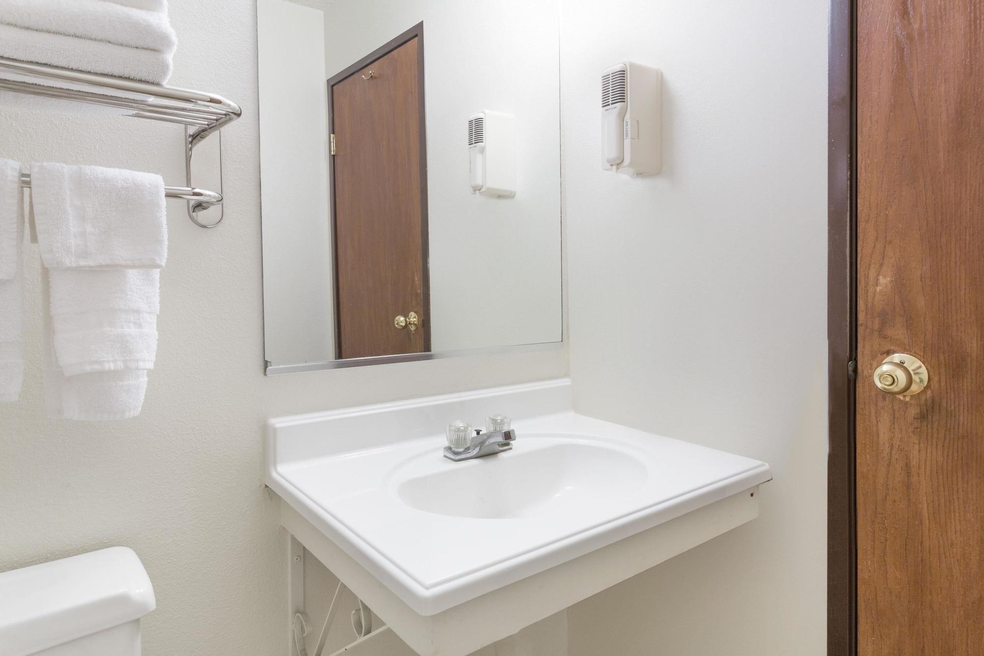 Equipamiento de Habitación Super 8 by Wyndham Colorado Springs/Chestnut Street