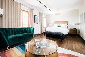 Paquete - Hotel Crocodile & Crocodile Music Venue