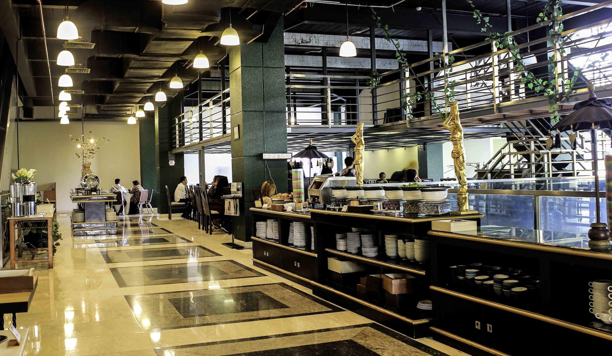 Restaurant Amos Cozy Hotel & Convention Hall