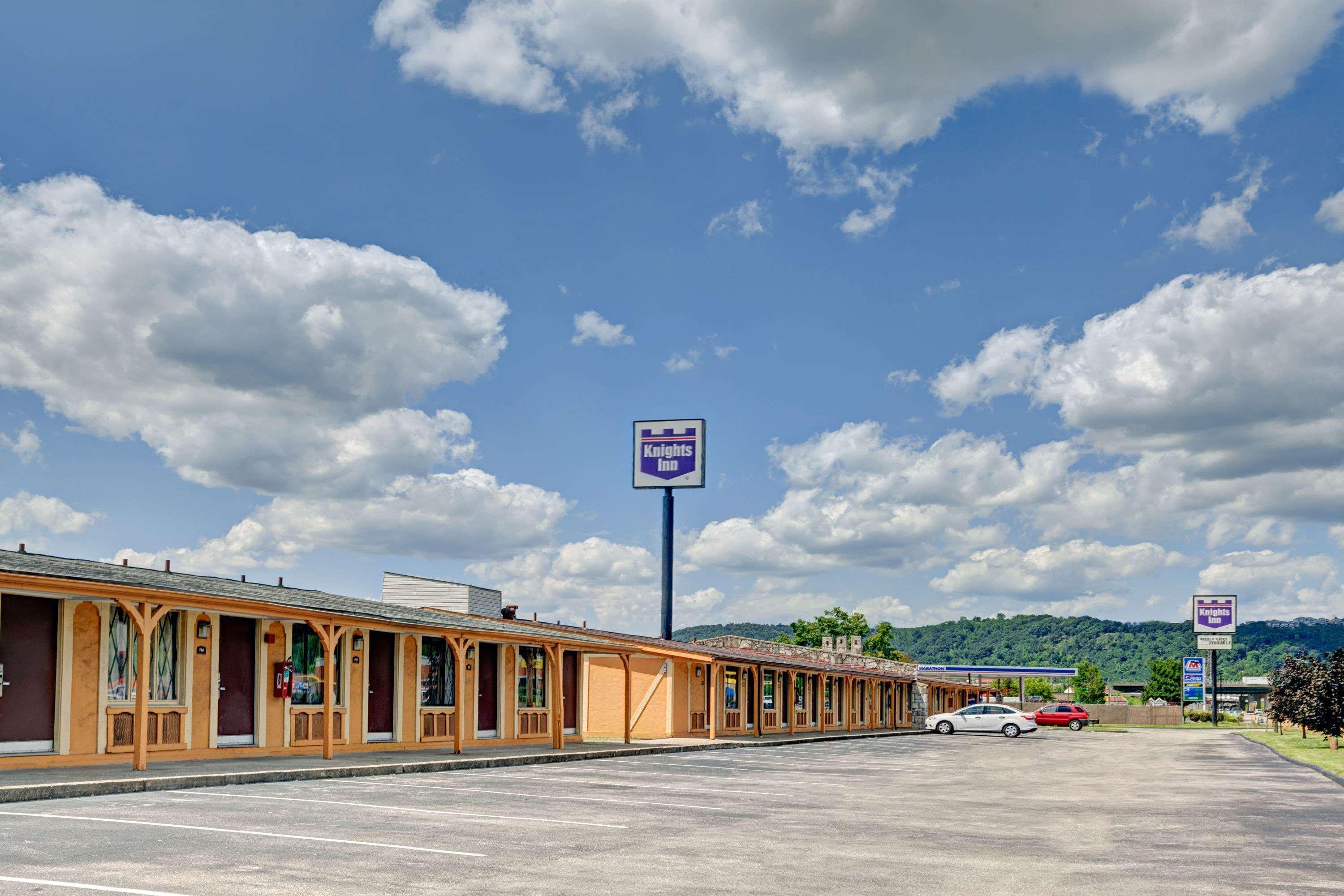 Vista Exterior Knights Inn Charleston