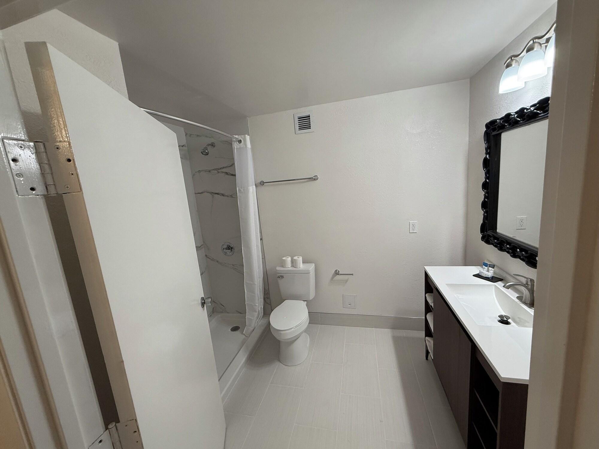 Equipamiento de Habitación Home Inn Woods Hotel