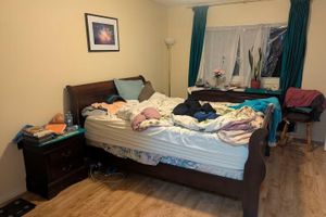 Alquiler Vacacional - Room available in the luxurious Masonville Mall area in London, Ontario.