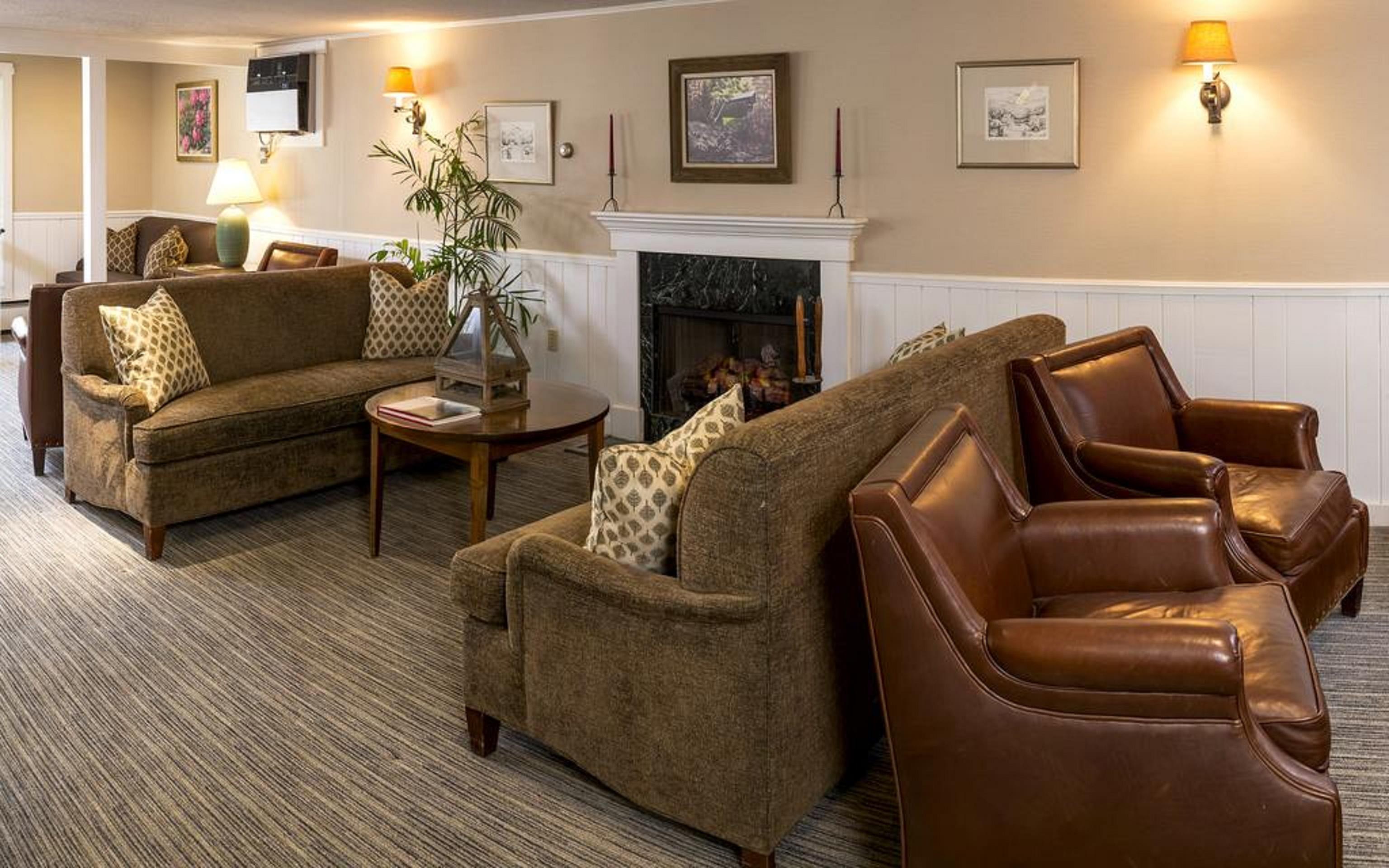 Vista Lobby Bluebird Cady Hill Lodge