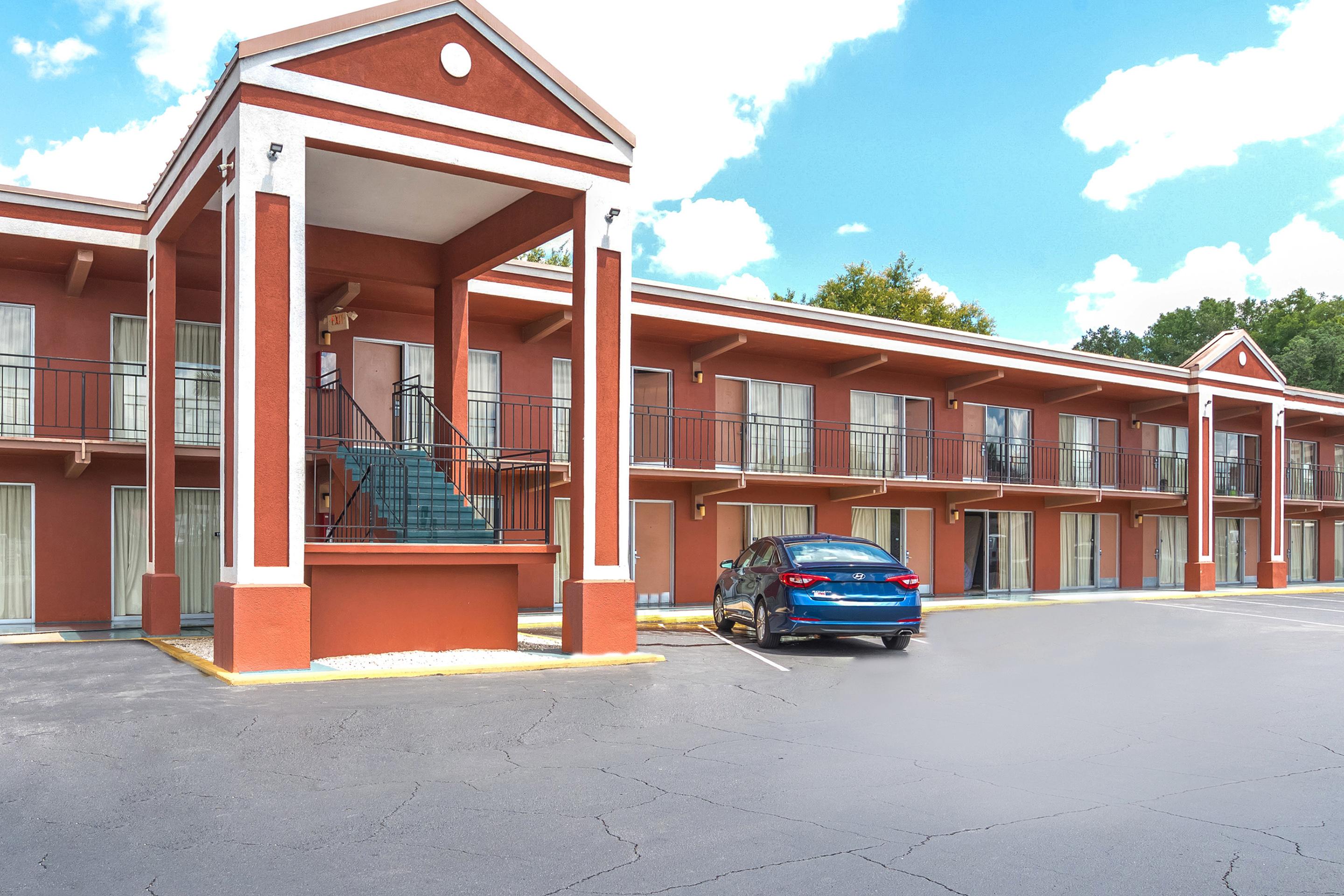 Varios OYO Hotel Mustang Silverspring FL