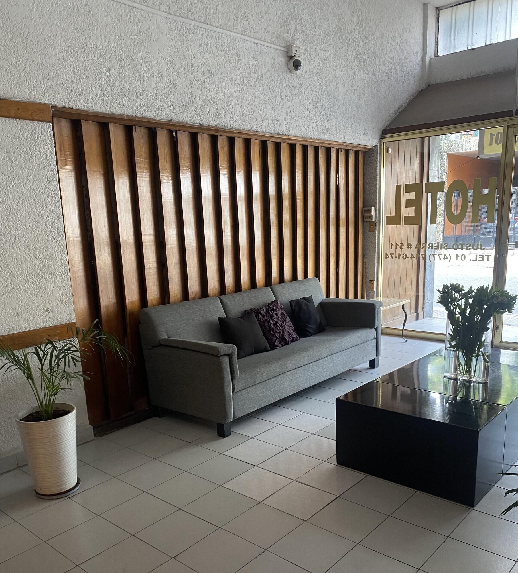 Centro de Negocios Hotel El Angel