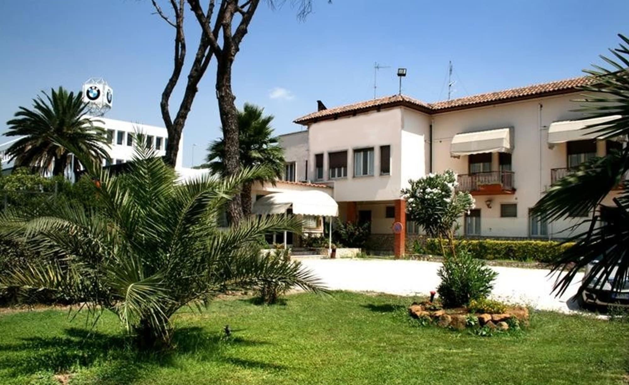 Vista Exterior Hotel Salaria