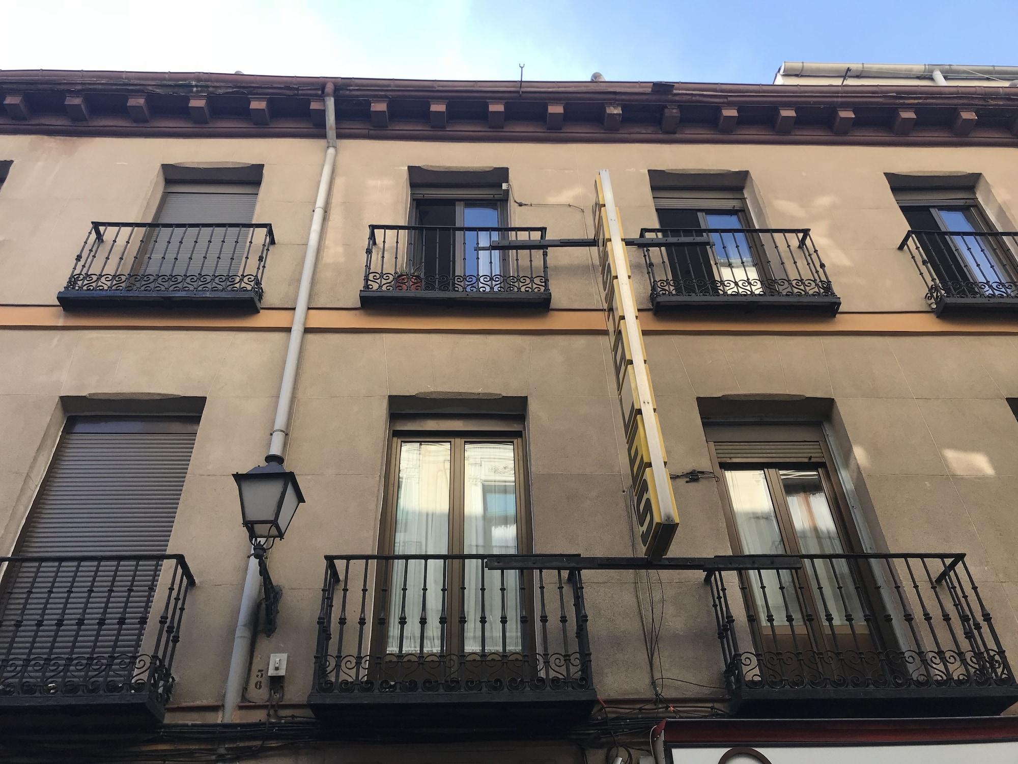 Vista Exterior Hostal MYD Los Perales