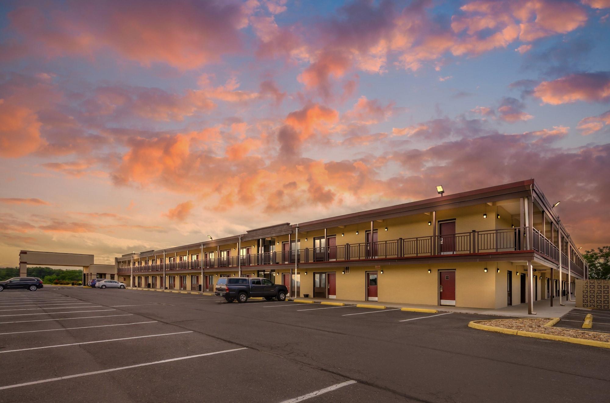 Vista Exterior Red Roof Inn Staunton