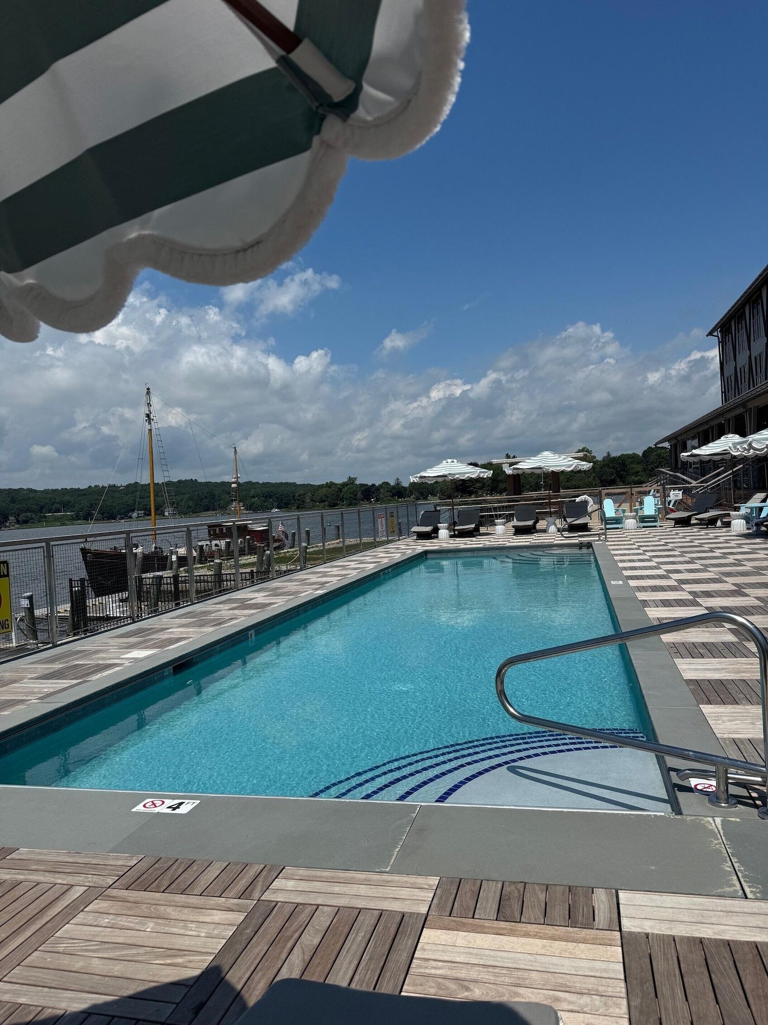 Vista Piscina DELAMAR MYSTIC