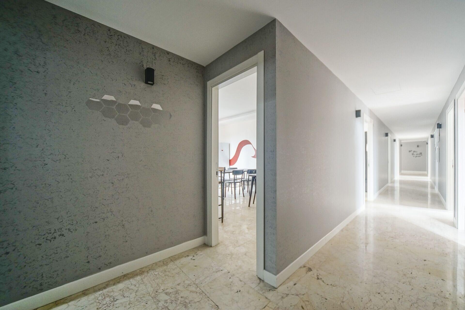 Varios Manu Startup House