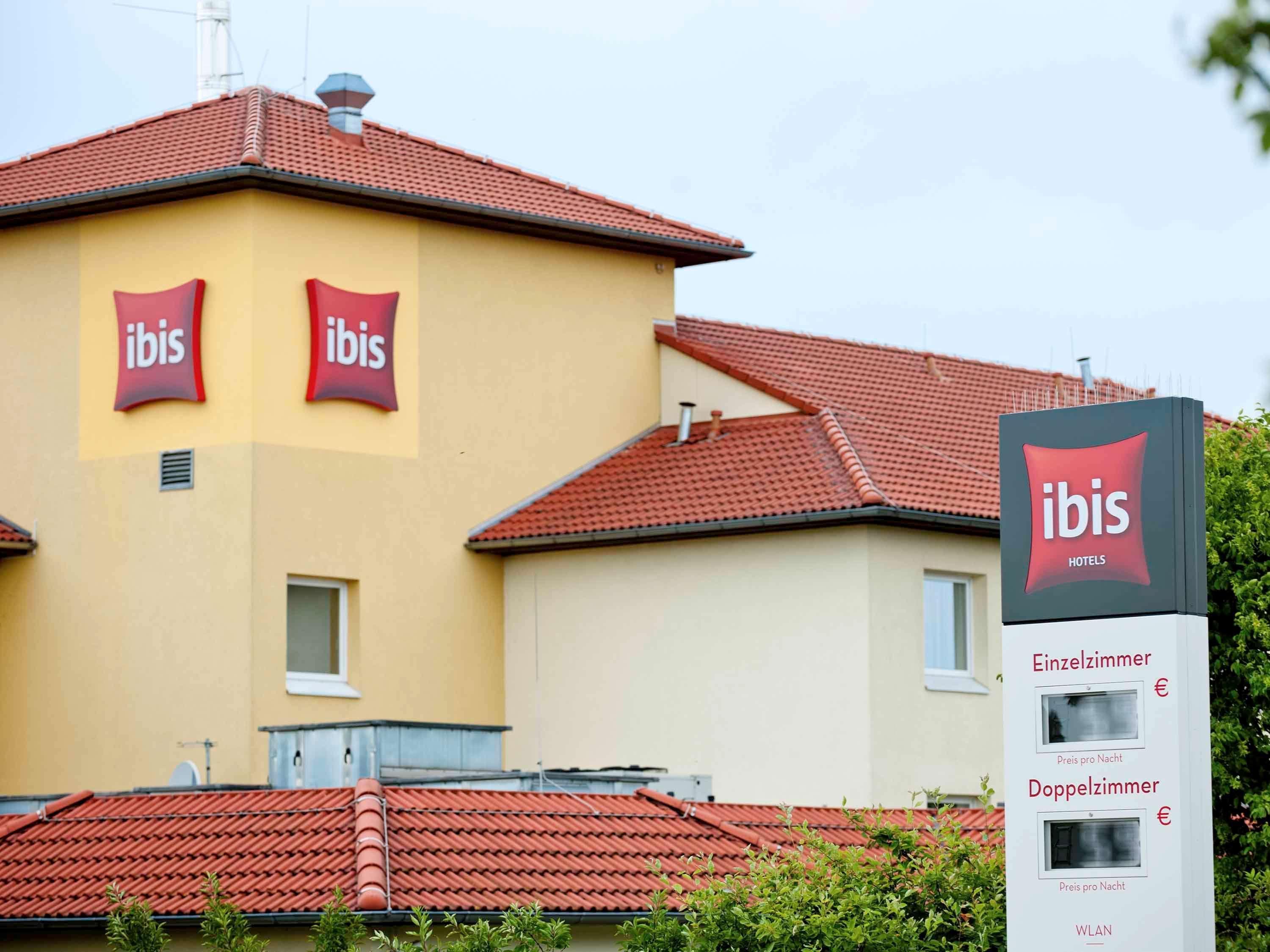Vista Exterior ibis Köln Airport