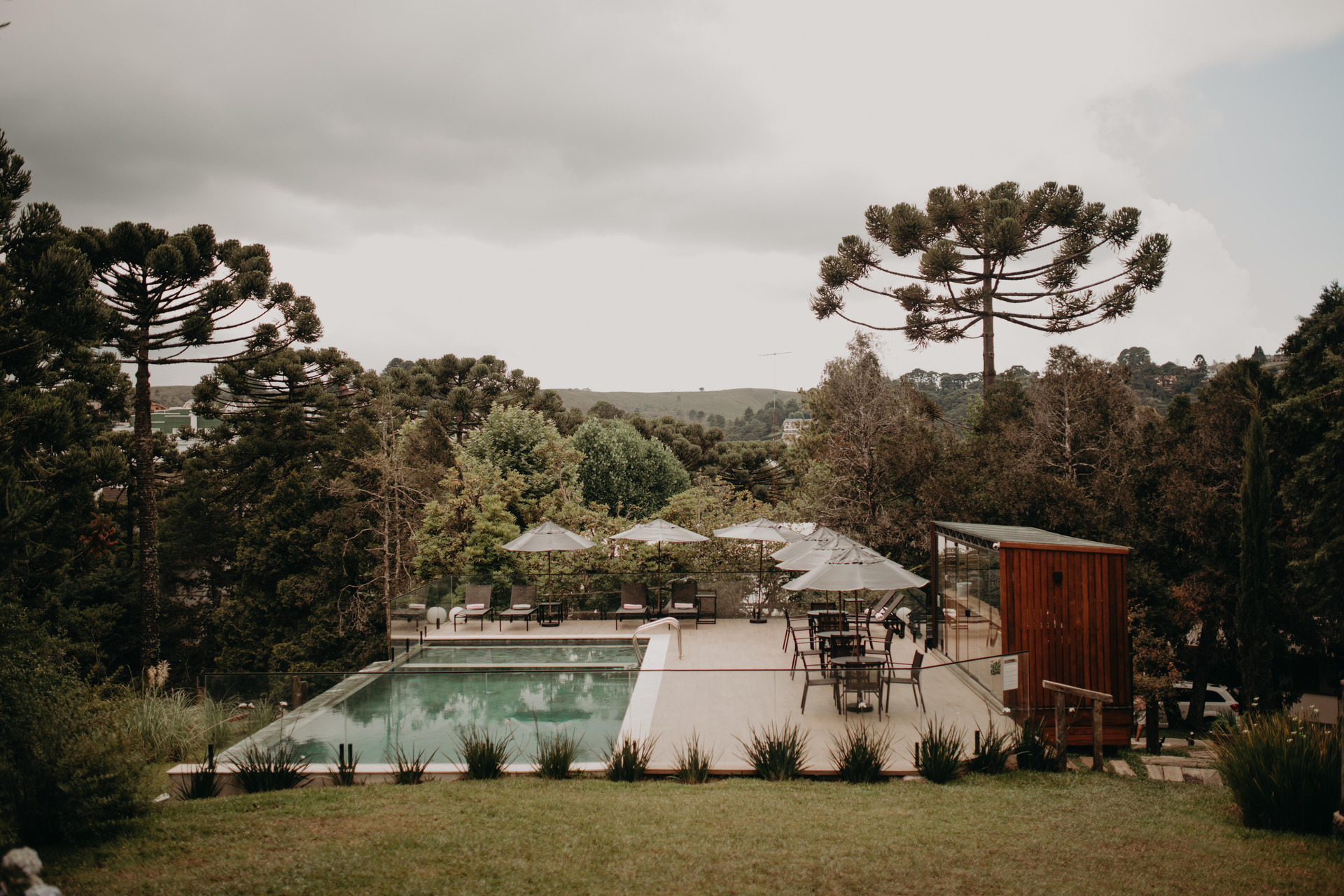 Vista da piscina Hotel Boutique Quebra-Noz Conforto e Natureza