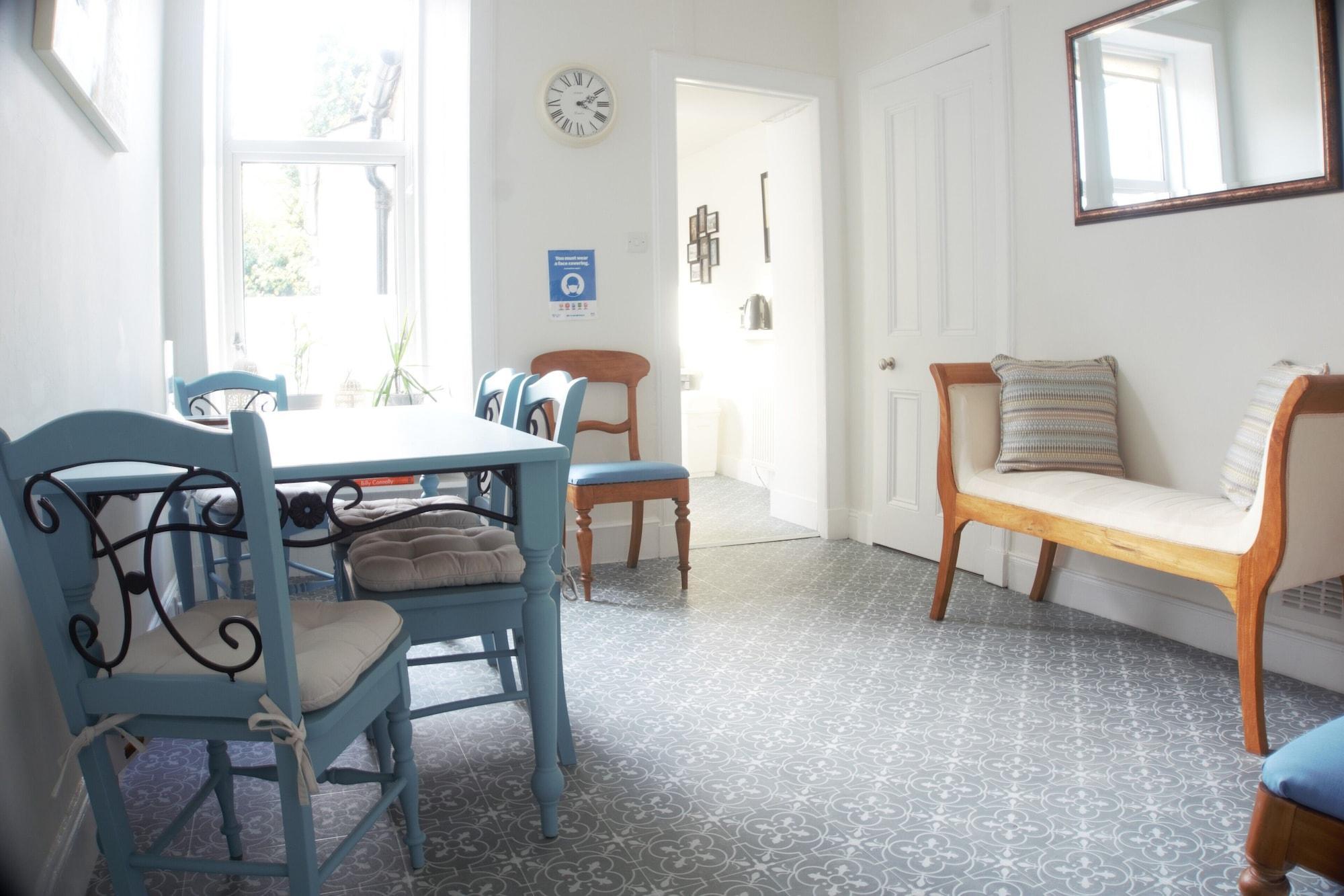 Bar/Salón Barns Serviced Accommodation