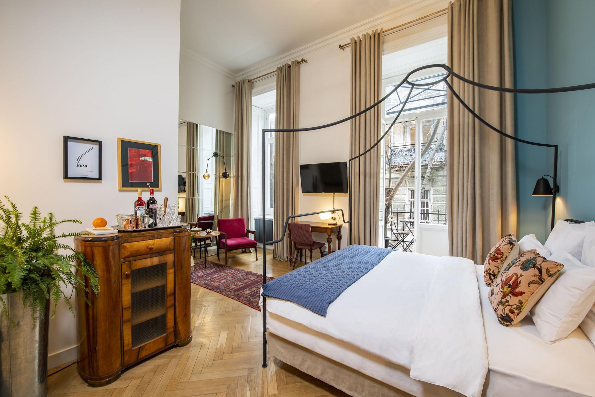 Varios Communal Hotel Sololaki