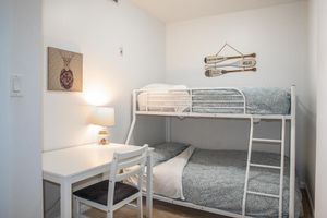 Alquiler Vacacional - 1 bedroom with enclosed den overlooking quiet courtyard (sleeps 7)