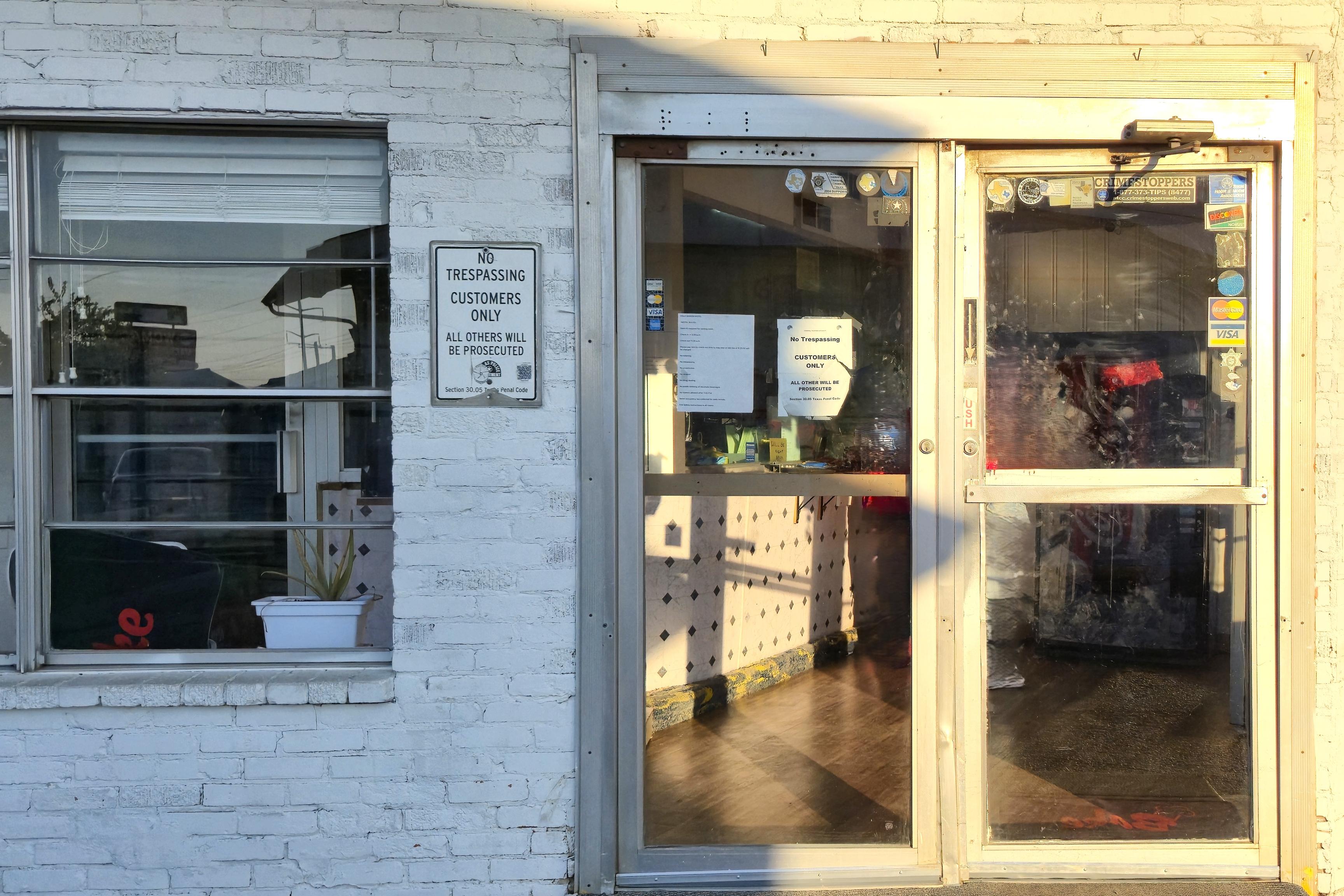 Vista Lobby Cole Manor Motel By Oyo Love Field Market Center