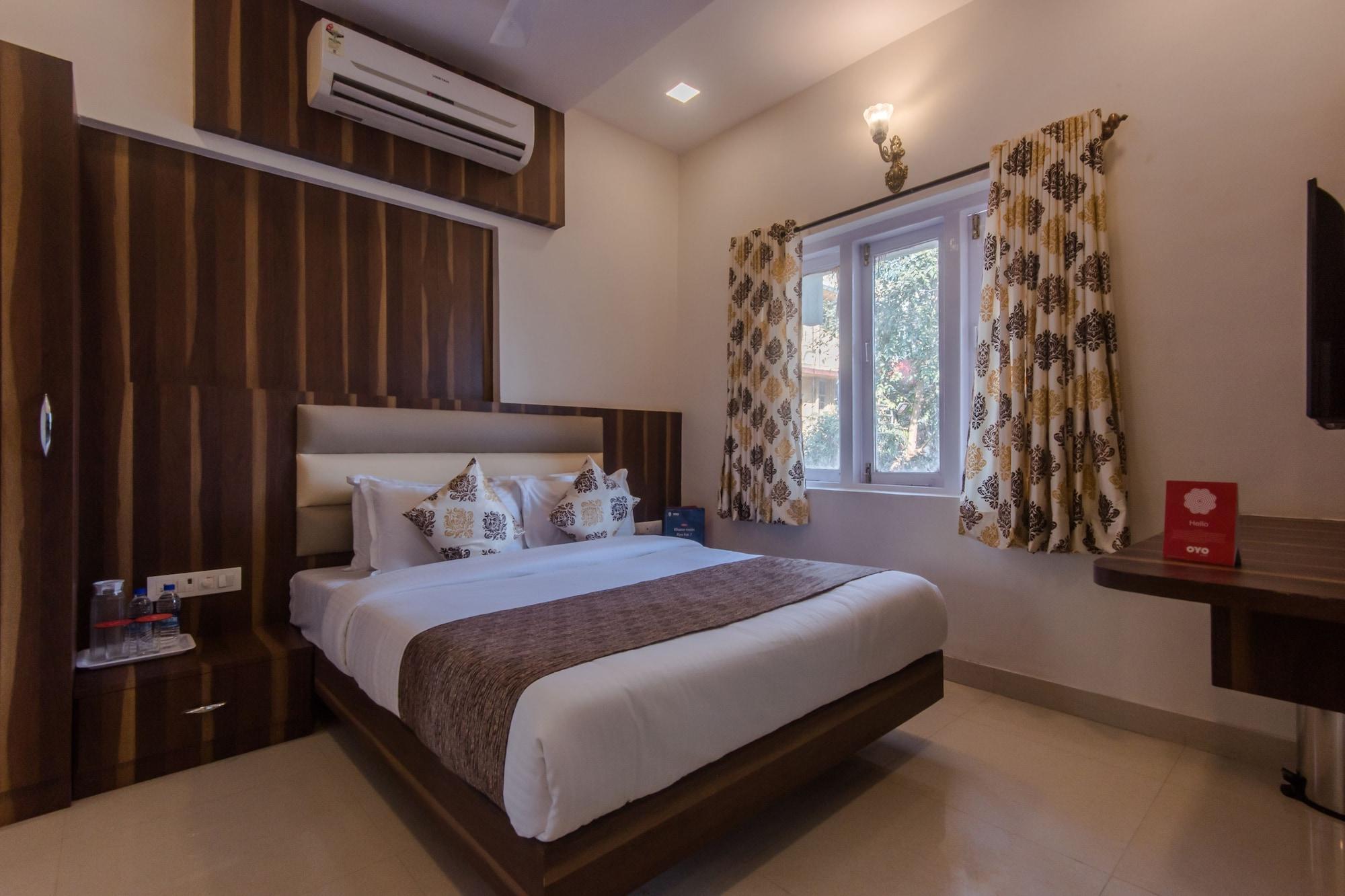 Vista Exterior OYO 10217 Hotel Golden Palms