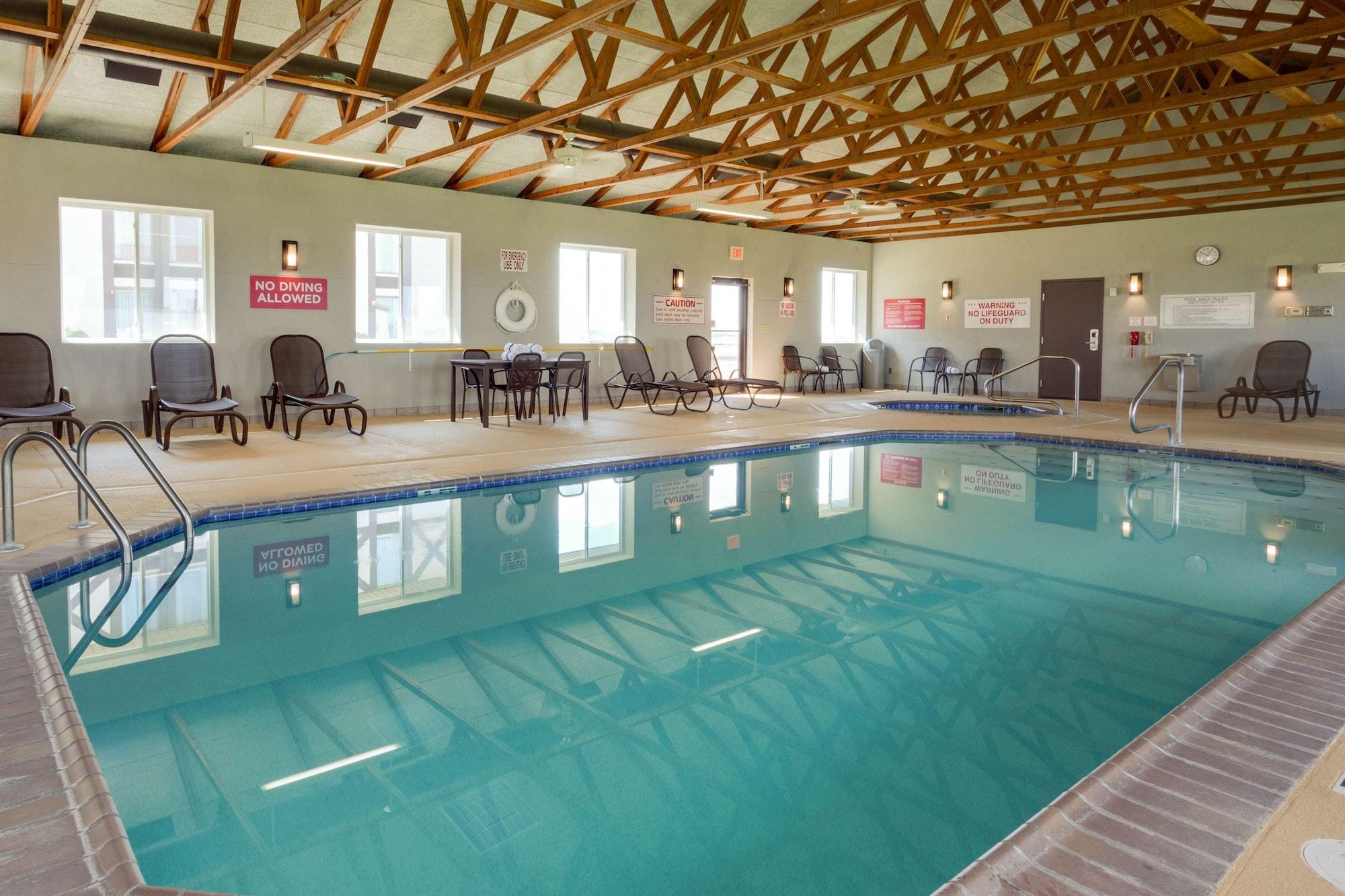 Vista Piscina Drury Inn & Suites Hayti Caruthersville