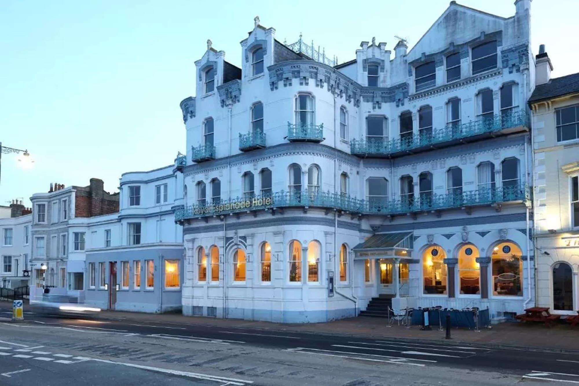 Varios Royal Esplanade Hotel