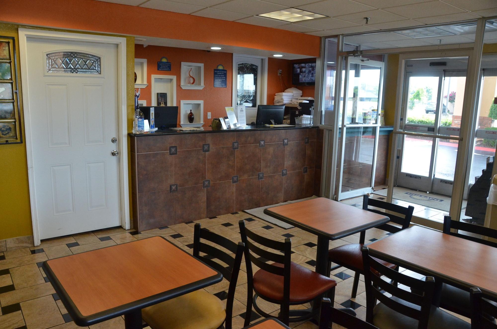 Vista Lobby Days Inn by Wyndham Nashville Airport