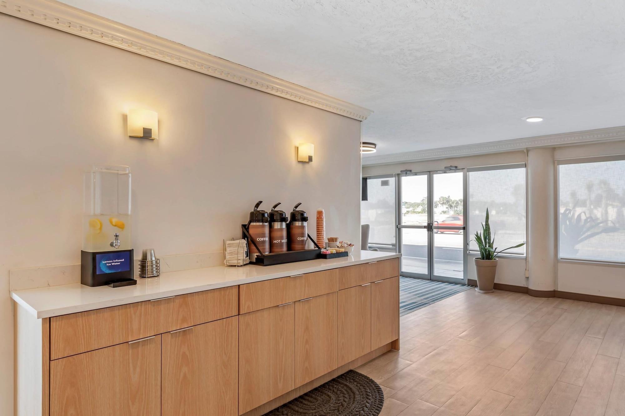 Vista Lobby Comfort Inn & Suites Ormond Beach Oceanfront