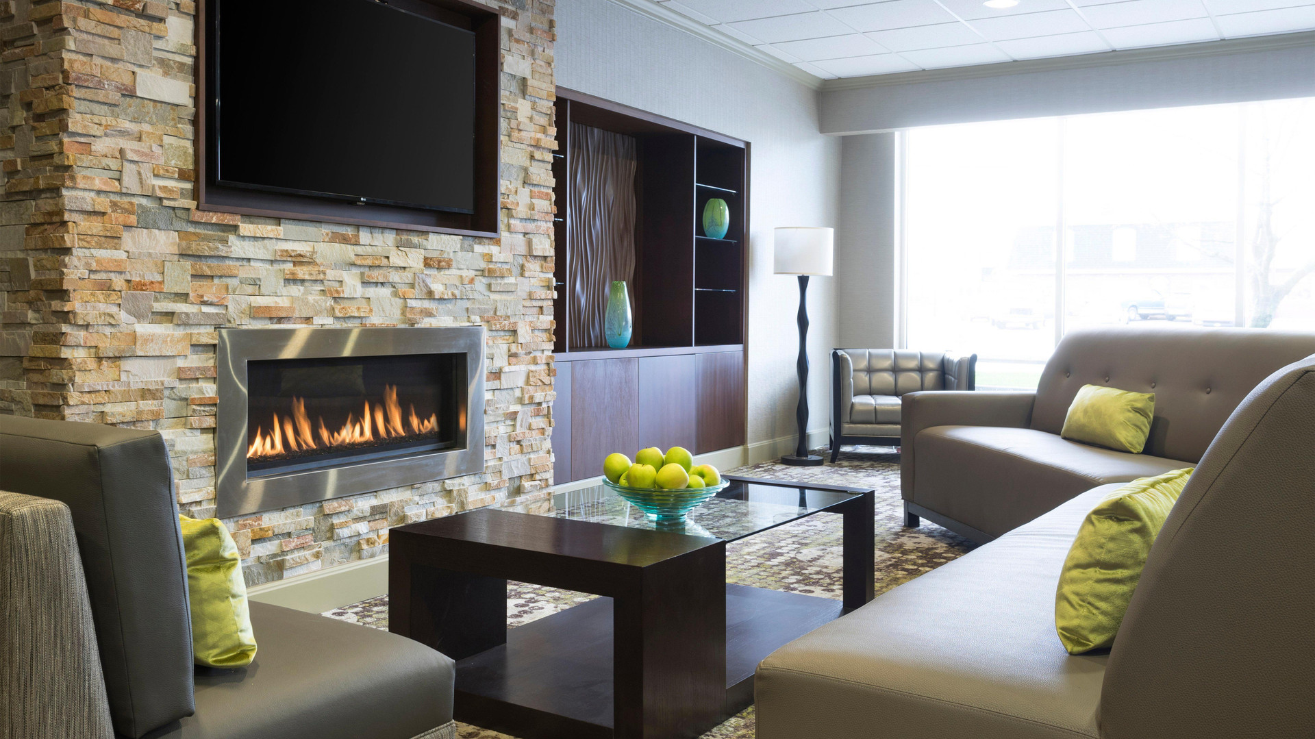 Vista Lobby Holiday Inn Cincinnati-Riverfront by IHG