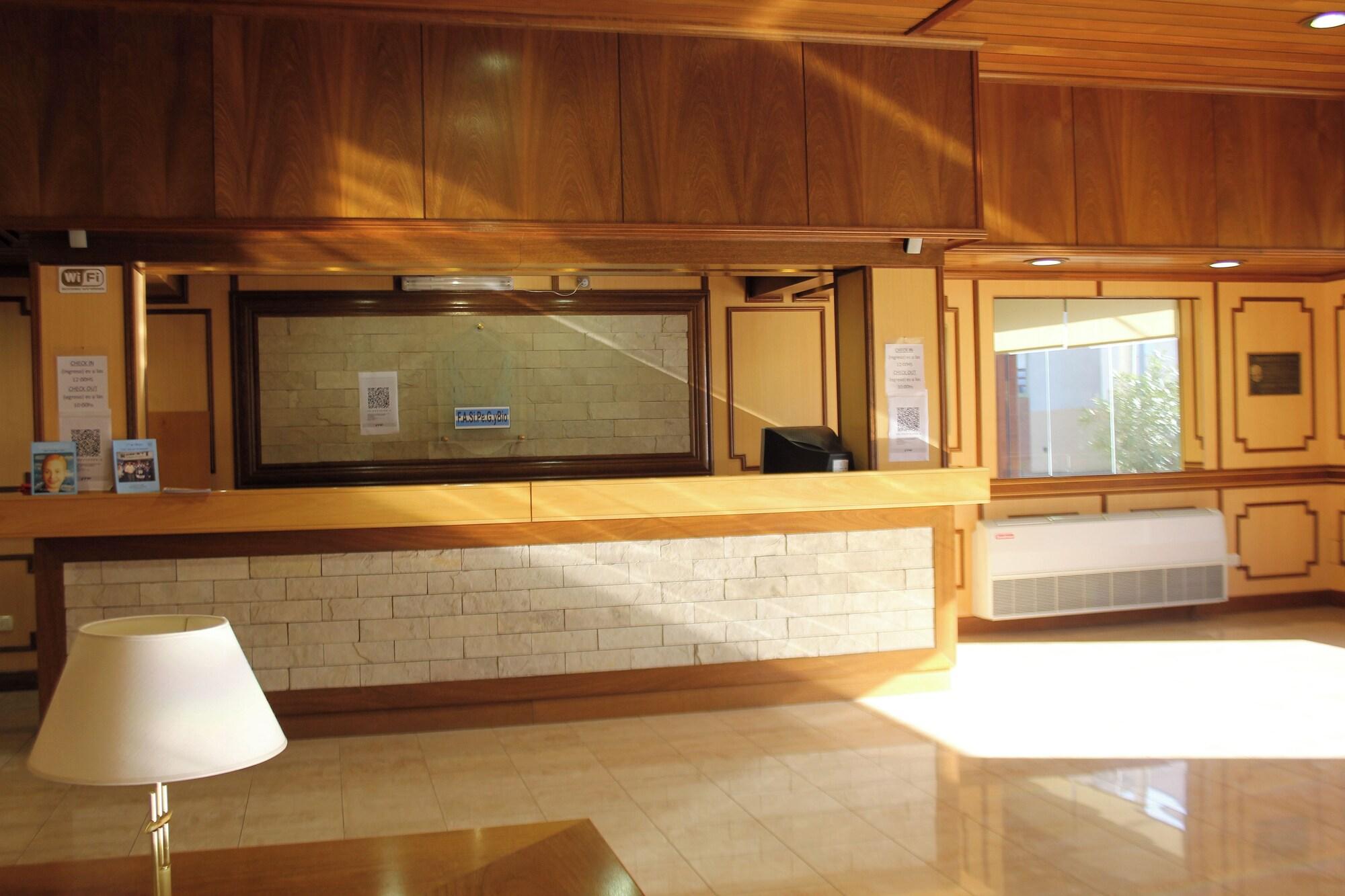 Vista Lobby santa black suites