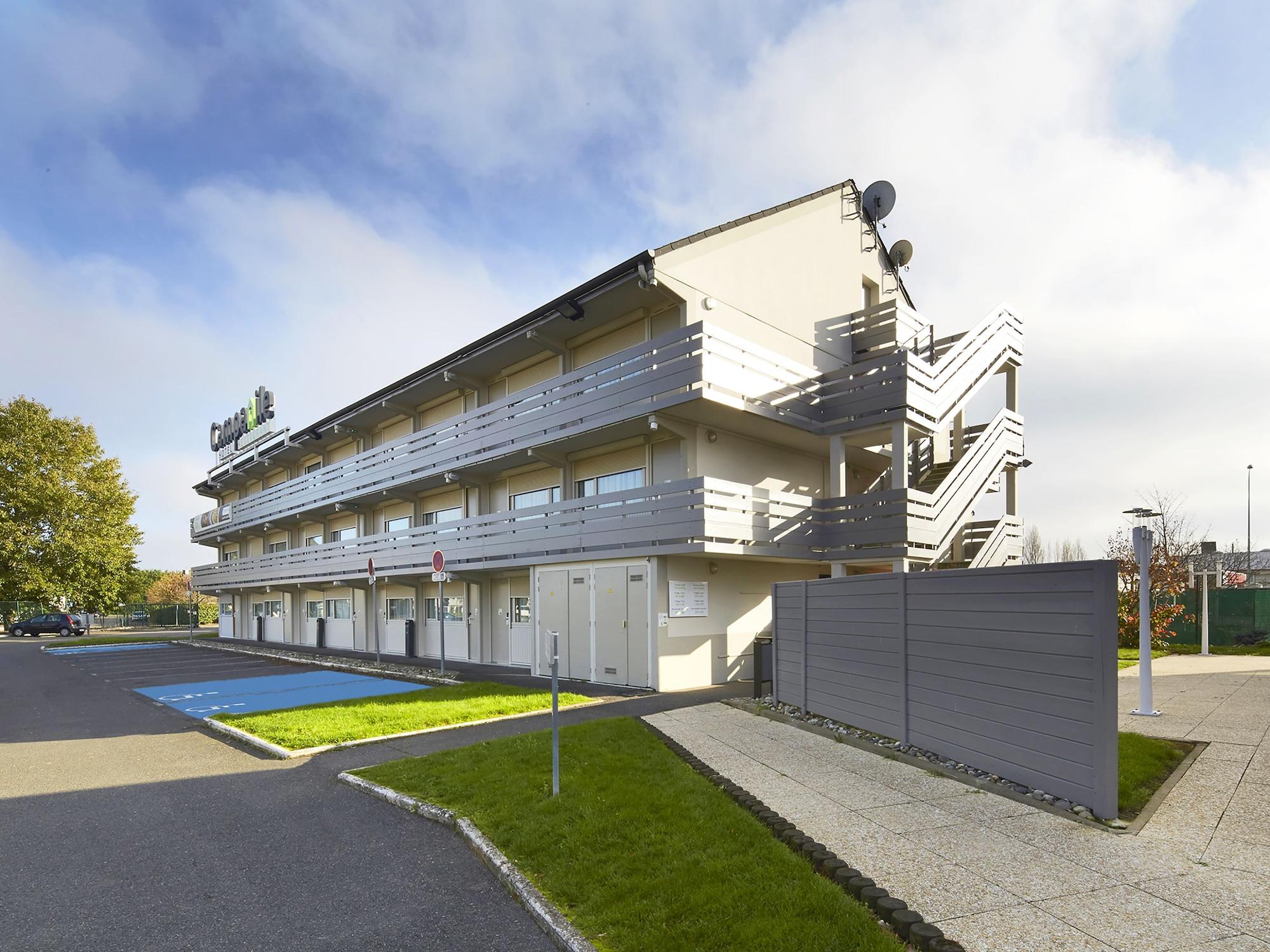 Vista Exterior Campanile Chambray Les Tours